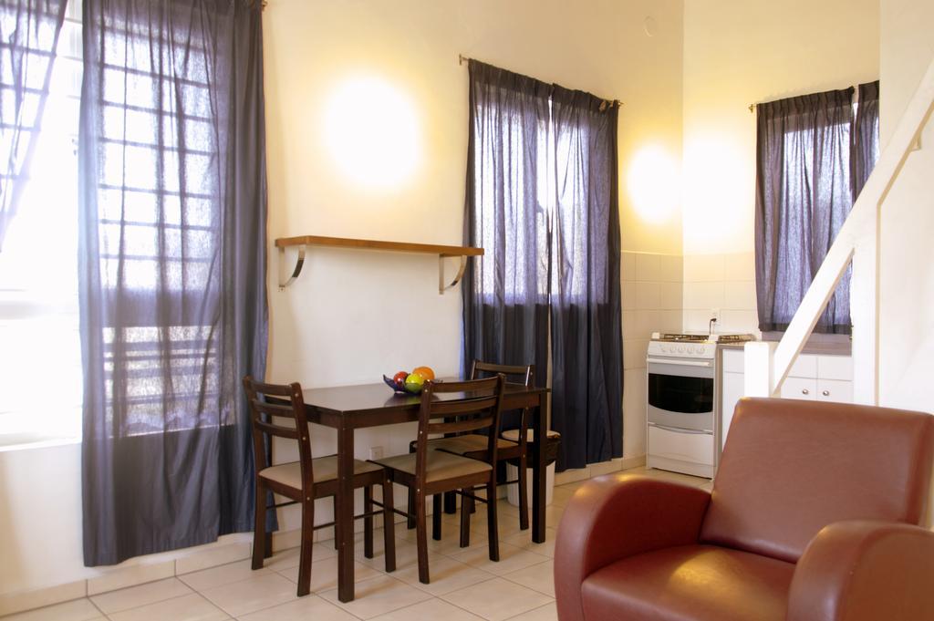 Orange Rembrandt Studio Apartments Виллемстад Экстерьер фото